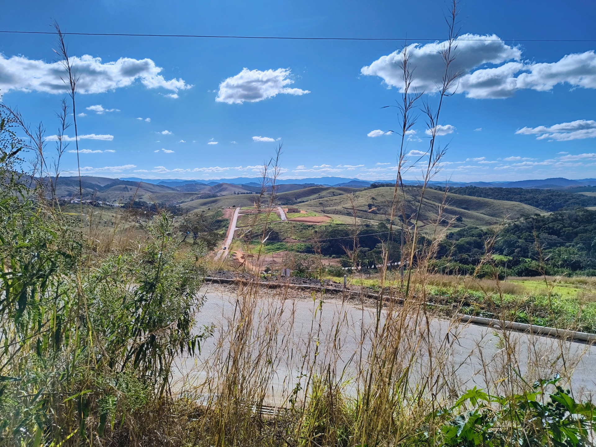 Vista frontal do lote