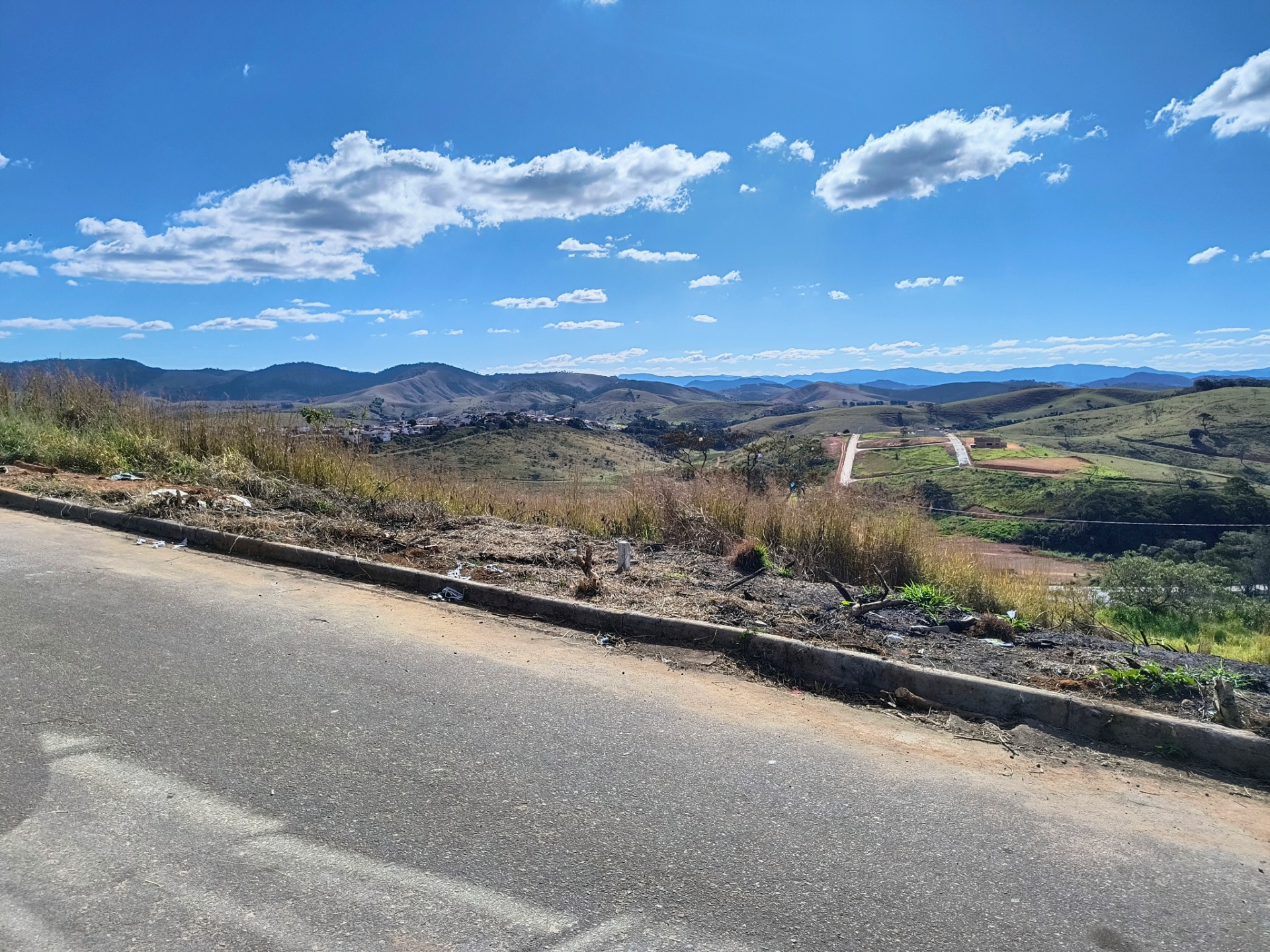 Vista frontal do lote