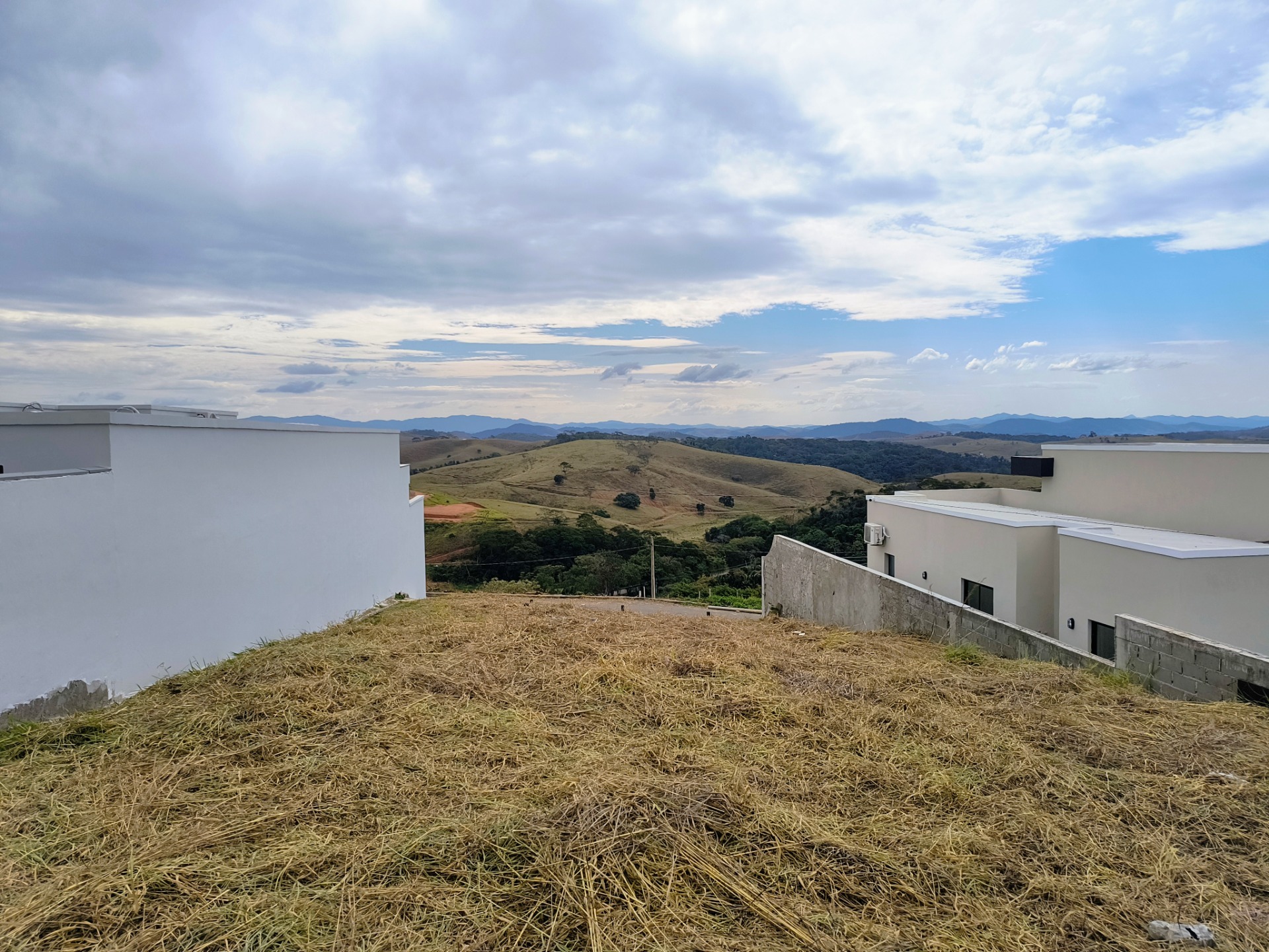 Terreno visto dos fundos